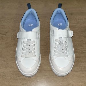 H&M - Boys Sneakers - Size 1